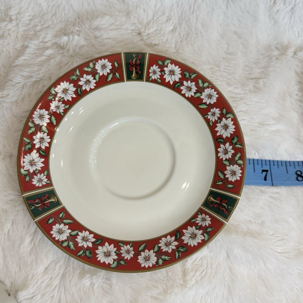 Charlton Hall Kobe Christmas Service for 4 Plates, Cups, Saucers (12 Pc) In Box - Picture 5 of 7